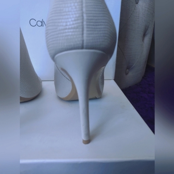 Calvin Klein White Cream Open Toe Heels - Picture 6 of 11